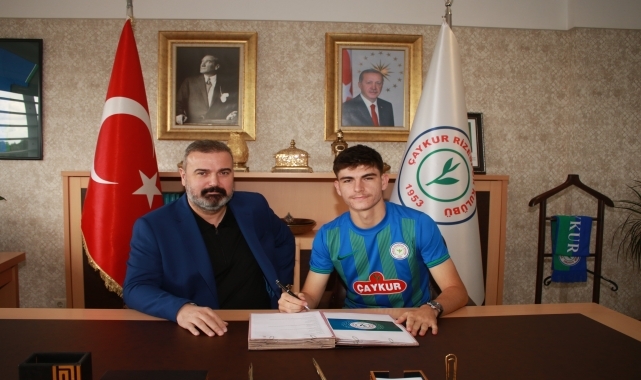 Çaykur Rizespor'da yeni transfer Muhamed Buljubasic için imza töreni düzenlendi