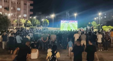 Ceyhan'da Türkiye-Avusturya maçı heyecanı dev ekranda yaşandı