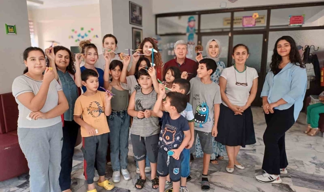 Çine'de çocuklar oyuncakçı dede ile buluştu