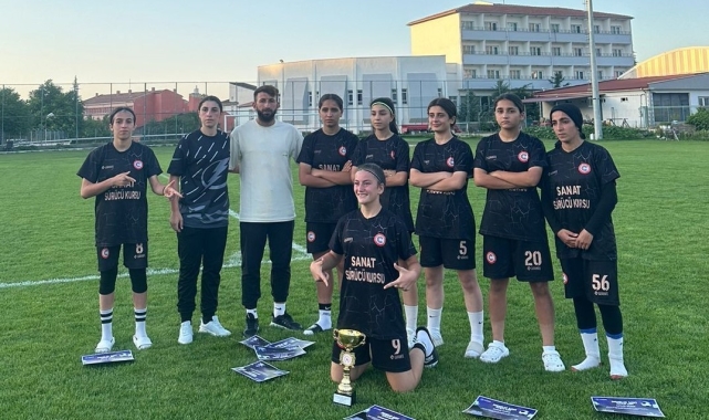 Cizreli kızlar, sokak futbolunda Türkiye ikincisi oldu