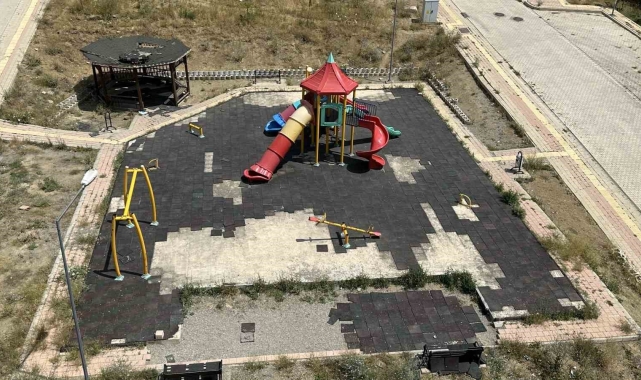 Çocuk parkını talan ettiler