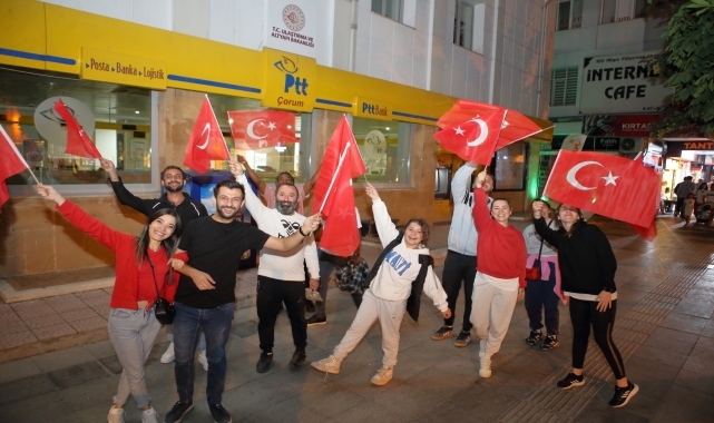 Çorum'da, A Milli Futbol Takımı'nın Avusturya galibiyeti coşkuyla kutlandı