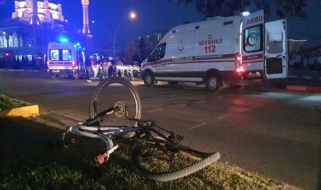 Çorum'da çarpışan bisikletle motosikletin sürücüleri yaralandı