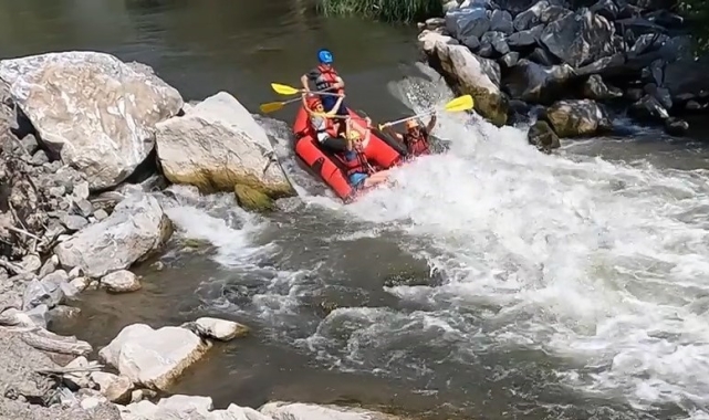 Dağcıların nefes kesen rafting heyecanı