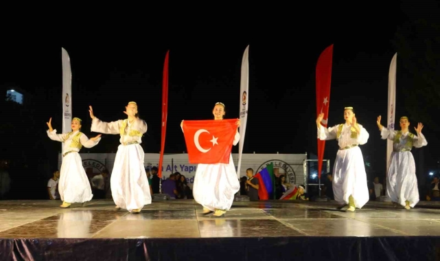 Denizli'de halk dansları şöleni yaşanıyor