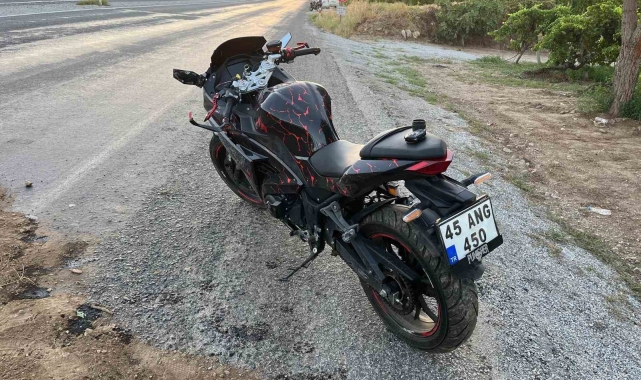 Denizli'de motosiklet şarampole devrildi; 2 yaralı