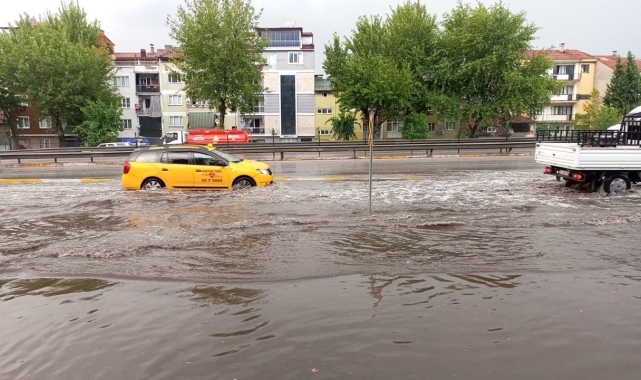 Denizli'de şiddetli yağış ve fırtına etkili oldu