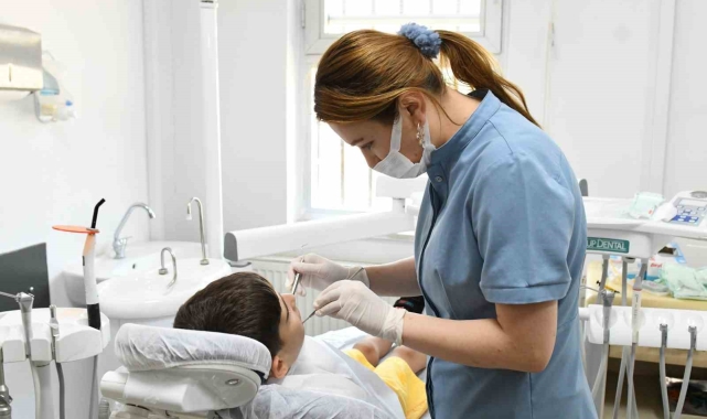 Depremde yıkılan diş hekimliği fakültesi prefabrik yapıda hizmet vermeye başladı
