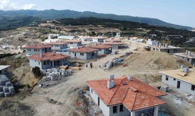 Depremin yaralarının sarıldığı Samandağ'da köy evleri kendine hayran bırakıyor