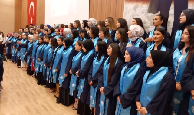 Develi Hüseyin Şahin MYO'da mezuniyet ve Şed Bağlama töreni düzenlendi