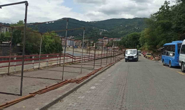 Devrek'te alışveriş stantları kurulmaya başlandı