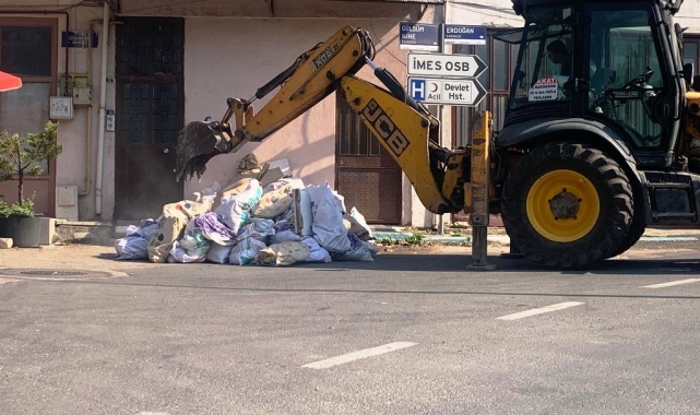 Dilovası'nda molozlar toplanıyor