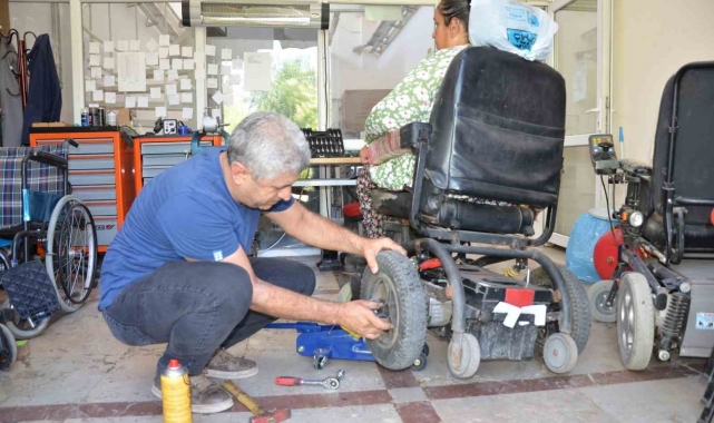 Diyarbakır'da engelli bireylerin kullandığı tekerlekli sandalyeler ücretsiz tamir ediliyor