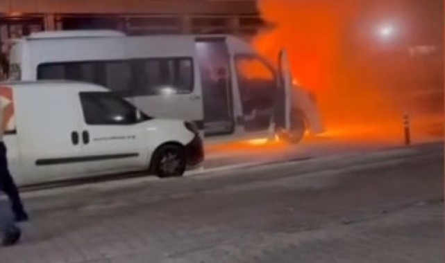 Diyarbakır'da öğrenci servisi alevlere teslim oldu