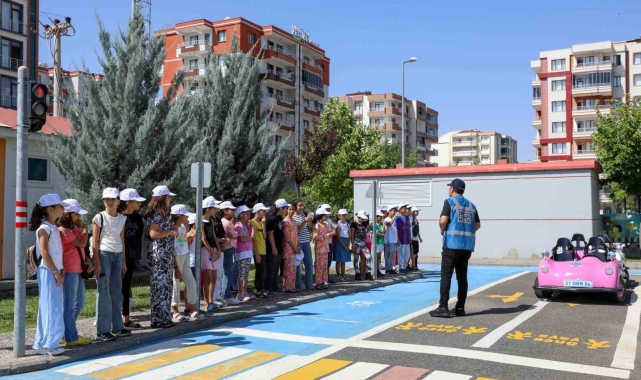 Diyarbakır'da öğrencilere trafik eğitimi