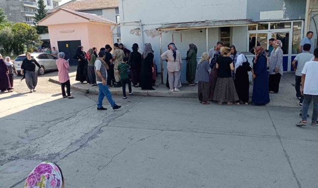 Diyarbakır'da şarampole yuvarlanan otomobilde baba öldü, oğlu yaralandı