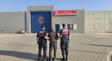 Dolandırıcılık suçundan 4 yıl 2 ay hapis cezası ile aranan şahsı jandarma yakaladı
