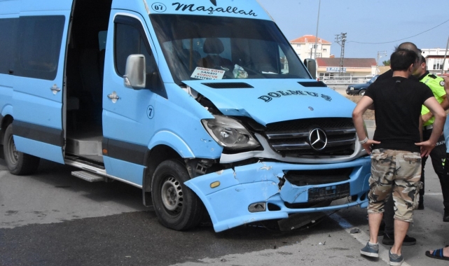 Dolmuş ile otomobil çarpıştı: 1 yaralı