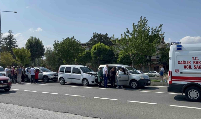 Düğün konvoyunda zincirleme kaza: 2 yaralı