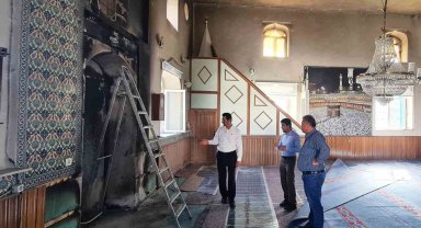 Dumlupınar Kızılca Köyü camiinin mihrap bölümünde yangın