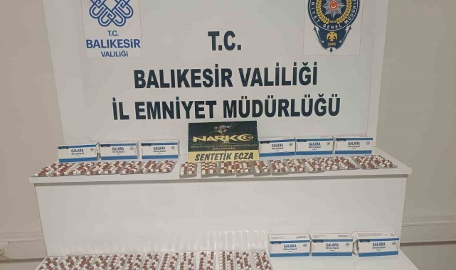 Durdurulan araçta 522 adet sentetik ecza ele geçirildi