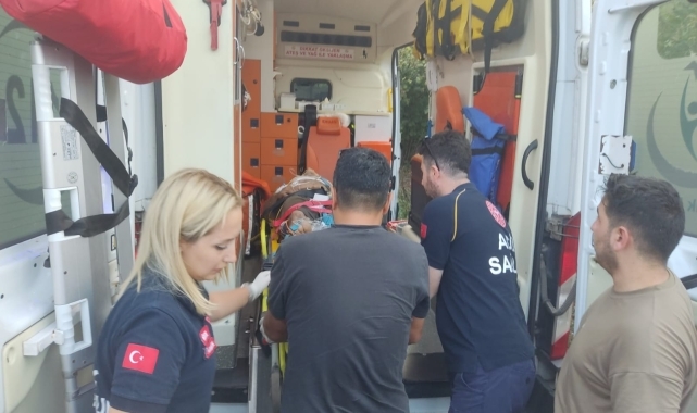 Düzce'de fındık bahçesinde ot biçerken uçuma yuvarlanan kişi AFAD tarafından kurtarıldı