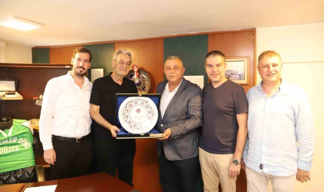 Düzce TSO yönetimi eski başkanları unutmadı