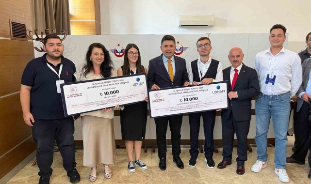 Düzce Üniversitesi "Ulaşan ve Erişen Türkiye 2053" yarışmasından ödülle döndü