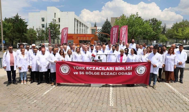 Eczacılar, her geçen gün açılan eczacılık fakültelerinden ve istihdam sorunundan dert yandı