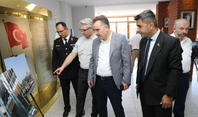 Edremit'te 15 Temmuz konulu fotoğraf sergisi açıldı