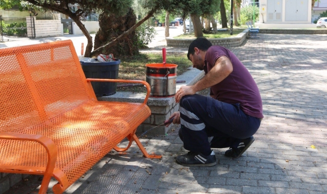 Efeler'de parklar yenileniyor