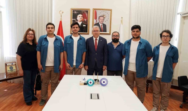 Egeli genç mühendisler dünyanın en büyük roketçilik yarışmasına damga vurdu
