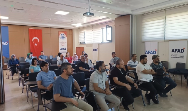 Elazığ'da AFAD gönüllülerine ilk yardım eğitimi