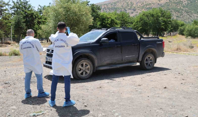 Elazığ'da bir araç içerisinde 2 kişi ölü bulundu