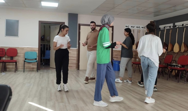 Elazığ'da gençlerden yaz okullarına yoğun ilgi