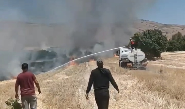 Elazığ'da tarlada çıkan anız yangını söndürüldü