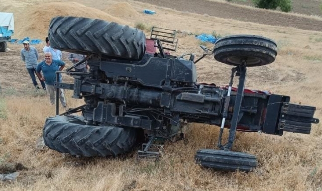 Elazığ'da traktör devrildi, sürücü yara almadan kurtuldu