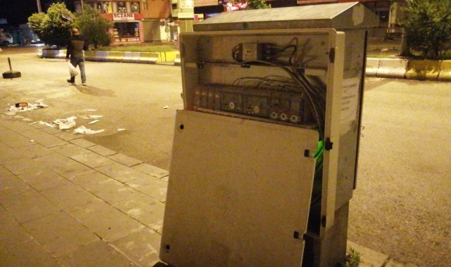 Elektrik panoları tehlike saçıyor