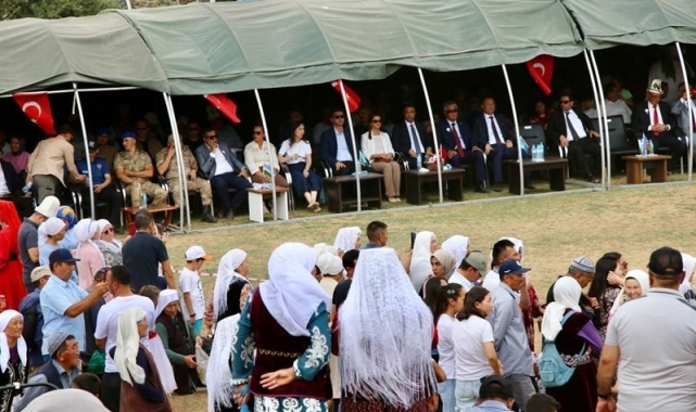 Erciş'te yaşayan Kırgız Türkleri 42. Yıl Kültür Şenliği düzenledi