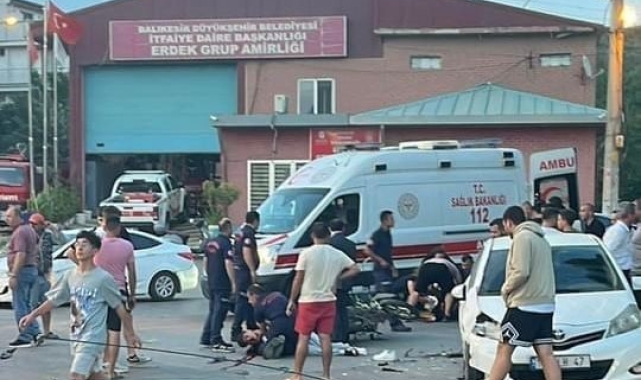 Erdek'teki tehlikeli kavşak yine can yaktı: motosiklet sürücüsü ağır yaralandı