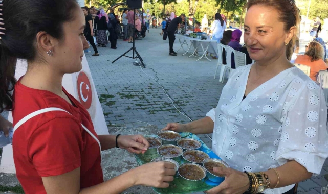 Erdemli'de yayladaki etkinlikte bin 500 kişilik aşure ikram edildi