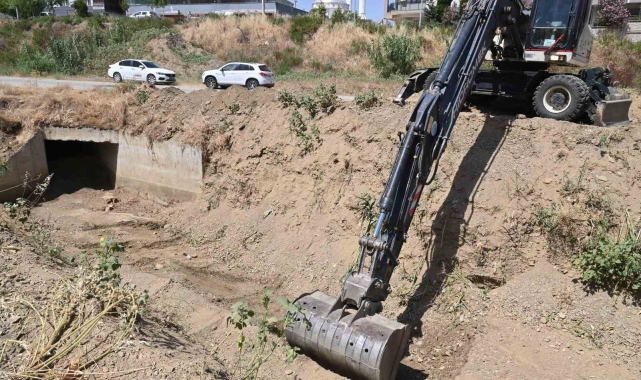 Ergenekon Mahallesinde dere yatağı temizleniyor