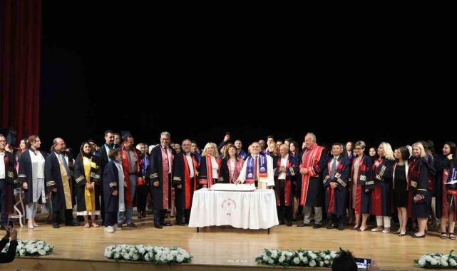 ERÜ'de Lisansüstü Mezuniyet sevinci yaşandı