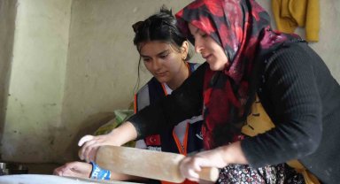 Erzincan'da tandır ekmeği geleneği sürdürülüyor