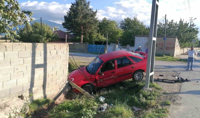 Erzincan'da trafik kazası: 2 yaralı