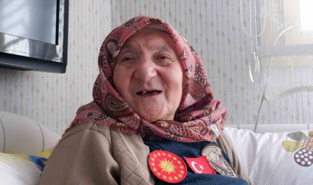 Erzurumlu asırlık çınar Aliye Nine'nin Erdoğan sevgisi