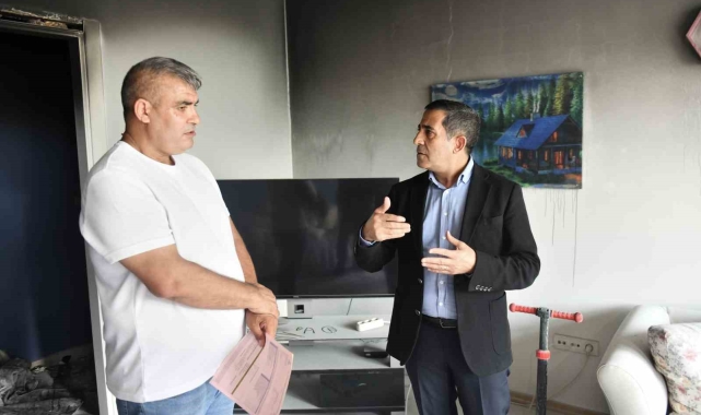 Esenyurt Belediye Başkanı Özer, evinde yangın çıkan ailenin çağrısını cevapsız bırakmadı