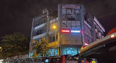 Esenyurt'ta 4 katlı binada korkutan yangın kamerada