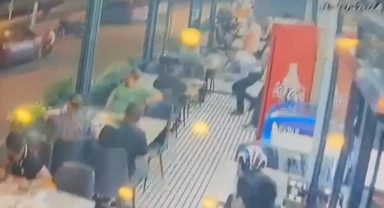 Esenyurt'ta motosikleti şahıslar, restorana ateş açtı: O anlar kamerada
