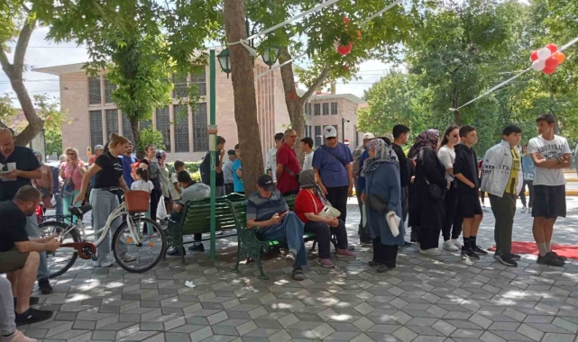 Eskişehir'de ücretsiz döner kuyruğu oluştu